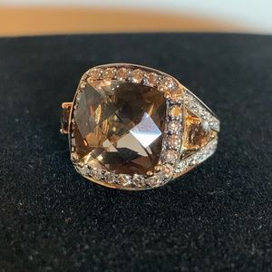 Large LeVian ring 14 K yellow gold flashy♥️Quartz